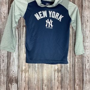 Boys hooded long sleeve New York Yankees shirt
